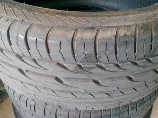ขายยางKUMHO 225/55/17 ปี2011 เส้นละ 1000 บาท ขายยางKUMHO 225/55/17 ปี2011 เส้นละ 1000 บาท