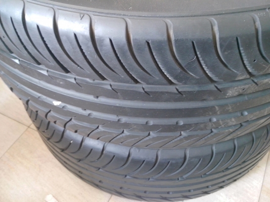 ขายยางKUMHO 225/55/17 ปี2011 เส้นละ 1000 บาท ขายยางKUMHO 225/55/17 ปี2011 เส้นละ 1000 บาท