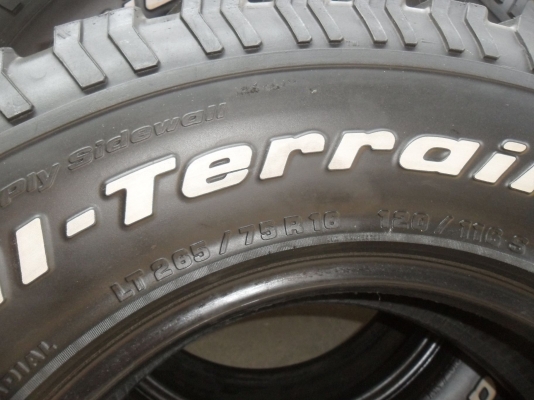 ยาง BFGoodrich 265/75R16 สวยๆ 4 เส้น ราคา 4800 บาท