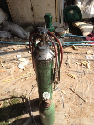 ชุดถังออกซิเจนสภาพพร้อมใช้ครับถังออกซิเจน 2 ถัง สายยาว+หัววัด+หัวตัดครับสภาพพร้อมใช้งาน  ขาดแค่ถังแก๊สครับราคานี้คุ้มมากครับ