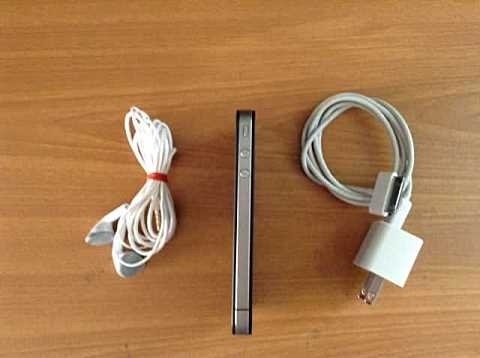 ธารนนทบุรี// ขาย โทรศัพท์ iphone4 16g สวยๆไม่เคยตกไม่เคยหล่นครับ สภาพนางฟ้า ราคา8,000บาทครับ