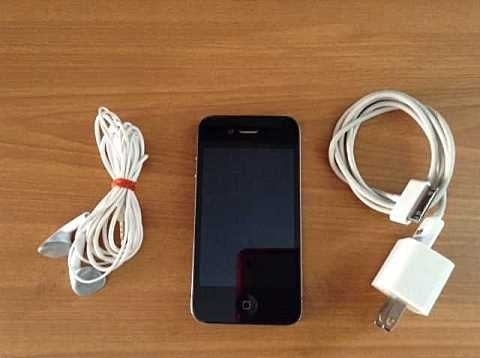 ธารนนทบุรี// ขาย โทรศัพท์ iphone4 16g สวยๆไม่เคยตกไม่เคยหล่นครับ สภาพนางฟ้า ราคา8,000บาทครับ