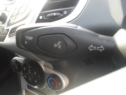 ขายFORD FIESTA 1.6 TOP สุด 5 ประตู สั่งการด้วยเสียง สภาพป้ายแดง