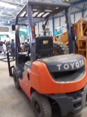 รถฟอร์คลิฟท์ ขนาด 2ตัน Toyota รุ่น: 02-8FDL20 ซีเรียล:8FDL25-31783 ปี:2012  ชั่วโมง:150
