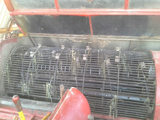 700000 ครับ นำส่งแล้วครับ ล้สร็จแล้วครับ ภาพจะออกช้าหน่อย ผมกับเจ้าของรถส่งงานกันทางไลน์ครับ งานหนัก ๆ เสร็จแล้ว กำลังเก็บสวนเก็บหล่อให้เหมือนใหม่แต่ราคาจิบ ๆ  เกษตรพัฒนา ปลดหนี้ รถขนาดเล็ก หน้าเกี่ยว 2.8 เมตร น่าจะเหมาะกับนาภาคอีสานครับ หาอยู่น่าจะมาลองด