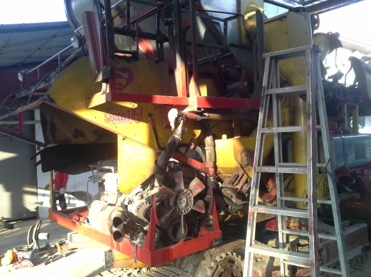 700000 ครับ นำส่งแล้วครับ ล้สร็จแล้วครับ ภาพจะออกช้าหน่อย ผมกับเจ้าของรถส่งงานกันทางไลน์ครับ งานหนัก ๆ เสร็จแล้ว กำลังเก็บสวนเก็บหล่อให้เหมือนใหม่แต่ราคาจิบ ๆ  เกษตรพัฒนา ปลดหนี้ รถขนาดเล็ก หน้าเกี่ยว 2.8 เมตร น่าจะเหมาะกับนาภาคอีสานครับ หาอยู่น่าจะมาลองด