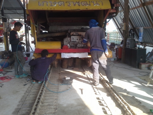 700000 ครับ นำส่งแล้วครับ ล้สร็จแล้วครับ ภาพจะออกช้าหน่อย ผมกับเจ้าของรถส่งงานกันทางไลน์ครับ งานหนัก ๆ เสร็จแล้ว กำลังเก็บสวนเก็บหล่อให้เหมือนใหม่แต่ราคาจิบ ๆ  เกษตรพัฒนา ปลดหนี้ รถขนาดเล็ก หน้าเกี่ยว 2.8 เมตร น่าจะเหมาะกับนาภาคอีสานครับ หาอยู่น่าจะมาลองด