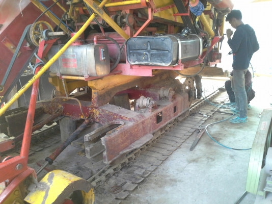 700000 ครับ นำส่งแล้วครับ ล้สร็จแล้วครับ ภาพจะออกช้าหน่อย ผมกับเจ้าของรถส่งงานกันทางไลน์ครับ งานหนัก ๆ เสร็จแล้ว กำลังเก็บสวนเก็บหล่อให้เหมือนใหม่แต่ราคาจิบ ๆ  เกษตรพัฒนา ปลดหนี้ รถขนาดเล็ก หน้าเกี่ยว 2.8 เมตร น่าจะเหมาะกับนาภาคอีสานครับ หาอยู่น่าจะมาลองด