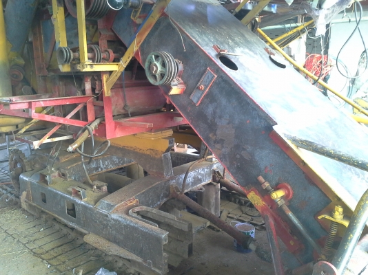 700000 ครับ นำส่งแล้วครับ ล้สร็จแล้วครับ ภาพจะออกช้าหน่อย ผมกับเจ้าของรถส่งงานกันทางไลน์ครับ งานหนัก ๆ เสร็จแล้ว กำลังเก็บสวนเก็บหล่อให้เหมือนใหม่แต่ราคาจิบ ๆ  เกษตรพัฒนา ปลดหนี้ รถขนาดเล็ก หน้าเกี่ยว 2.8 เมตร น่าจะเหมาะกับนาภาคอีสานครับ หาอยู่น่าจะมาลองด