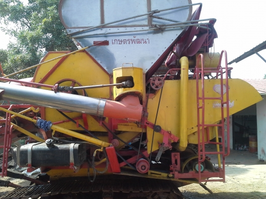 700000 ครับ นำส่งแล้วครับ ล้สร็จแล้วครับ ภาพจะออกช้าหน่อย ผมกับเจ้าของรถส่งงานกันทางไลน์ครับ งานหนัก ๆ เสร็จแล้ว กำลังเก็บสวนเก็บหล่อให้เหมือนใหม่แต่ราคาจิบ ๆ  เกษตรพัฒนา ปลดหนี้ รถขนาดเล็ก หน้าเกี่ยว 2.8 เมตร น่าจะเหมาะกับนาภาคอีสานครับ หาอยู่น่าจะมาลองด