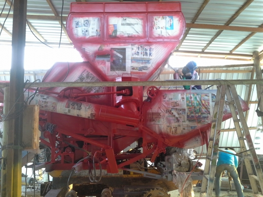 700000 ครับ นำส่งแล้วครับ ล้สร็จแล้วครับ ภาพจะออกช้าหน่อย ผมกับเจ้าของรถส่งงานกันทางไลน์ครับ งานหนัก ๆ เสร็จแล้ว กำลังเก็บสวนเก็บหล่อให้เหมือนใหม่แต่ราคาจิบ ๆ  เกษตรพัฒนา ปลดหนี้ รถขนาดเล็ก หน้าเกี่ยว 2.8 เมตร น่าจะเหมาะกับนาภาคอีสานครับ หาอยู่น่าจะมาลองด