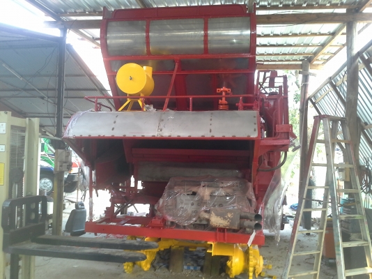 700000 ครับ นำส่งแล้วครับ ล้สร็จแล้วครับ ภาพจะออกช้าหน่อย ผมกับเจ้าของรถส่งงานกันทางไลน์ครับ งานหนัก ๆ เสร็จแล้ว กำลังเก็บสวนเก็บหล่อให้เหมือนใหม่แต่ราคาจิบ ๆ  เกษตรพัฒนา ปลดหนี้ รถขนาดเล็ก หน้าเกี่ยว 2.8 เมตร น่าจะเหมาะกับนาภาคอีสานครับ หาอยู่น่าจะมาลองด