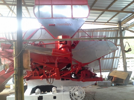 700000 ครับ นำส่งแล้วครับ ล้สร็จแล้วครับ ภาพจะออกช้าหน่อย ผมกับเจ้าของรถส่งงานกันทางไลน์ครับ งานหนัก ๆ เสร็จแล้ว กำลังเก็บสวนเก็บหล่อให้เหมือนใหม่แต่ราคาจิบ ๆ  เกษตรพัฒนา ปลดหนี้ รถขนาดเล็ก หน้าเกี่ยว 2.8 เมตร น่าจะเหมาะกับนาภาคอีสานครับ หาอยู่น่าจะมาลองด