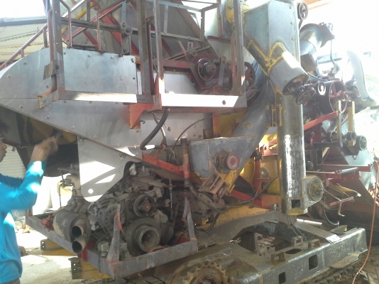 700000 ครับ นำส่งแล้วครับ ล้สร็จแล้วครับ ภาพจะออกช้าหน่อย ผมกับเจ้าของรถส่งงานกันทางไลน์ครับ งานหนัก ๆ เสร็จแล้ว กำลังเก็บสวนเก็บหล่อให้เหมือนใหม่แต่ราคาจิบ ๆ  เกษตรพัฒนา ปลดหนี้ รถขนาดเล็ก หน้าเกี่ยว 2.8 เมตร น่าจะเหมาะกับนาภาคอีสานครับ หาอยู่น่าจะมาลองด