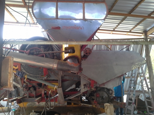 700000 ครับ นำส่งแล้วครับ ล้สร็จแล้วครับ ภาพจะออกช้าหน่อย ผมกับเจ้าของรถส่งงานกันทางไลน์ครับ งานหนัก ๆ เสร็จแล้ว กำลังเก็บสวนเก็บหล่อให้เหมือนใหม่แต่ราคาจิบ ๆ  เกษตรพัฒนา ปลดหนี้ รถขนาดเล็ก หน้าเกี่ยว 2.8 เมตร น่าจะเหมาะกับนาภาคอีสานครับ หาอยู่น่าจะมาลองด