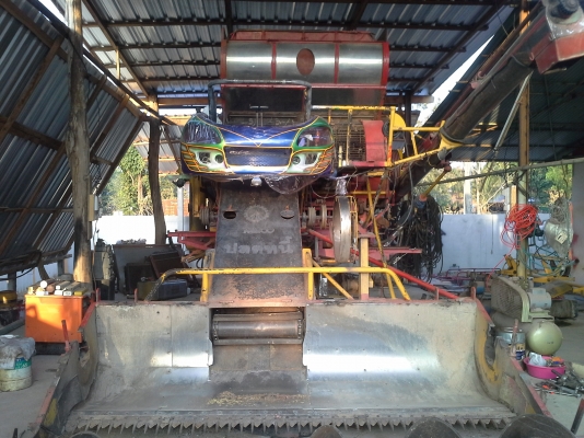 700000 ครับ นำส่งแล้วครับ ล้สร็จแล้วครับ ภาพจะออกช้าหน่อย ผมกับเจ้าของรถส่งงานกันทางไลน์ครับ งานหนัก ๆ เสร็จแล้ว กำลังเก็บสวนเก็บหล่อให้เหมือนใหม่แต่ราคาจิบ ๆ  เกษตรพัฒนา ปลดหนี้ รถขนาดเล็ก หน้าเกี่ยว 2.8 เมตร น่าจะเหมาะกับนาภาคอีสานครับ หาอยู่น่าจะมาลองด