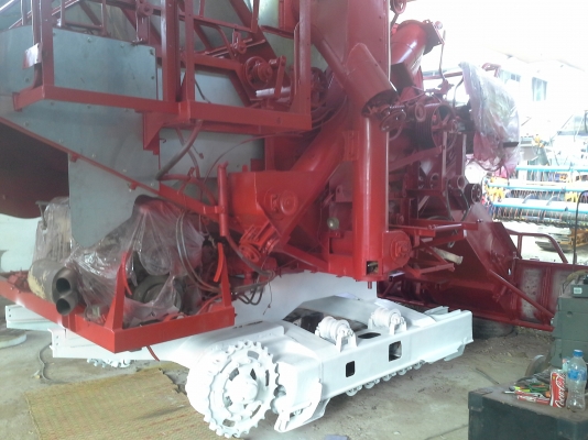 700000 ครับ นำส่งแล้วครับ ล้สร็จแล้วครับ ภาพจะออกช้าหน่อย ผมกับเจ้าของรถส่งงานกันทางไลน์ครับ งานหนัก ๆ เสร็จแล้ว กำลังเก็บสวนเก็บหล่อให้เหมือนใหม่แต่ราคาจิบ ๆ  เกษตรพัฒนา ปลดหนี้ รถขนาดเล็ก หน้าเกี่ยว 2.8 เมตร น่าจะเหมาะกับนาภาคอีสานครับ หาอยู่น่าจะมาลองด