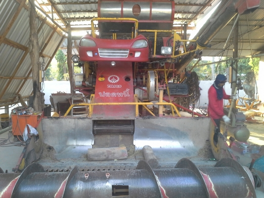 700000 ครับ นำส่งแล้วครับ ล้สร็จแล้วครับ ภาพจะออกช้าหน่อย ผมกับเจ้าของรถส่งงานกันทางไลน์ครับ งานหนัก ๆ เสร็จแล้ว กำลังเก็บสวนเก็บหล่อให้เหมือนใหม่แต่ราคาจิบ ๆ  เกษตรพัฒนา ปลดหนี้ รถขนาดเล็ก หน้าเกี่ยว 2.8 เมตร น่าจะเหมาะกับนาภาคอีสานครับ หาอยู่น่าจะมาลองด