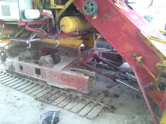 700000 ครับ นำส่งแล้วครับ ล้สร็จแล้วครับ ภาพจะออกช้าหน่อย ผมกับเจ้าของรถส่งงานกันทางไลน์ครับ งานหนัก ๆ เสร็จแล้ว กำลังเก็บสวนเก็บหล่อให้เหมือนใหม่แต่ราคาจิบ ๆ  เกษตรพัฒนา ปลดหนี้ รถขนาดเล็ก หน้าเกี่ยว 2.8 เมตร น่าจะเหมาะกับนาภาคอีสานครับ หาอยู่น่าจะมาลองด