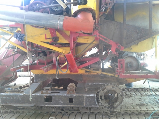 700000 ครับ นำส่งแล้วครับ ล้สร็จแล้วครับ ภาพจะออกช้าหน่อย ผมกับเจ้าของรถส่งงานกันทางไลน์ครับ งานหนัก ๆ เสร็จแล้ว กำลังเก็บสวนเก็บหล่อให้เหมือนใหม่แต่ราคาจิบ ๆ  เกษตรพัฒนา ปลดหนี้ รถขนาดเล็ก หน้าเกี่ยว 2.8 เมตร น่าจะเหมาะกับนาภาคอีสานครับ หาอยู่น่าจะมาลองด