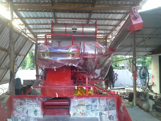 700000 ครับ นำส่งแล้วครับ ล้สร็จแล้วครับ ภาพจะออกช้าหน่อย ผมกับเจ้าของรถส่งงานกันทางไลน์ครับ งานหนัก ๆ เสร็จแล้ว กำลังเก็บสวนเก็บหล่อให้เหมือนใหม่แต่ราคาจิบ ๆ  เกษตรพัฒนา ปลดหนี้ รถขนาดเล็ก หน้าเกี่ยว 2.8 เมตร น่าจะเหมาะกับนาภาคอีสานครับ หาอยู่น่าจะมาลองด