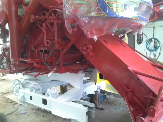 700000 ครับ นำส่งแล้วครับ ล้สร็จแล้วครับ ภาพจะออกช้าหน่อย ผมกับเจ้าของรถส่งงานกันทางไลน์ครับ งานหนัก ๆ เสร็จแล้ว กำลังเก็บสวนเก็บหล่อให้เหมือนใหม่แต่ราคาจิบ ๆ  เกษตรพัฒนา ปลดหนี้ รถขนาดเล็ก หน้าเกี่ยว 2.8 เมตร น่าจะเหมาะกับนาภาคอีสานครับ หาอยู่น่าจะมาลองด