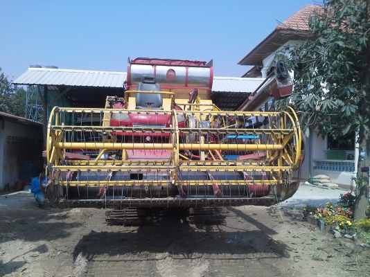 700000 ครับ นำส่งแล้วครับ ล้สร็จแล้วครับ ภาพจะออกช้าหน่อย ผมกับเจ้าของรถส่งงานกันทางไลน์ครับ งานหนัก ๆ เสร็จแล้ว กำลังเก็บสวนเก็บหล่อให้เหมือนใหม่แต่ราคาจิบ ๆ  เกษตรพัฒนา ปลดหนี้ รถขนาดเล็ก หน้าเกี่ยว 2.8 เมตร น่าจะเหมาะกับนาภาคอีสานครับ หาอยู่น่าจะมาลองด