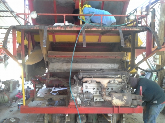 700000 ครับ นำส่งแล้วครับ ล้สร็จแล้วครับ ภาพจะออกช้าหน่อย ผมกับเจ้าของรถส่งงานกันทางไลน์ครับ งานหนัก ๆ เสร็จแล้ว กำลังเก็บสวนเก็บหล่อให้เหมือนใหม่แต่ราคาจิบ ๆ  เกษตรพัฒนา ปลดหนี้ รถขนาดเล็ก หน้าเกี่ยว 2.8 เมตร น่าจะเหมาะกับนาภาคอีสานครับ หาอยู่น่าจะมาลองด