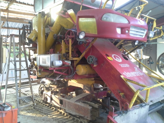 700000 ครับ นำส่งแล้วครับ ล้สร็จแล้วครับ ภาพจะออกช้าหน่อย ผมกับเจ้าของรถส่งงานกันทางไลน์ครับ งานหนัก ๆ เสร็จแล้ว กำลังเก็บสวนเก็บหล่อให้เหมือนใหม่แต่ราคาจิบ ๆ  เกษตรพัฒนา ปลดหนี้ รถขนาดเล็ก หน้าเกี่ยว 2.8 เมตร น่าจะเหมาะกับนาภาคอีสานครับ หาอยู่น่าจะมาลองด