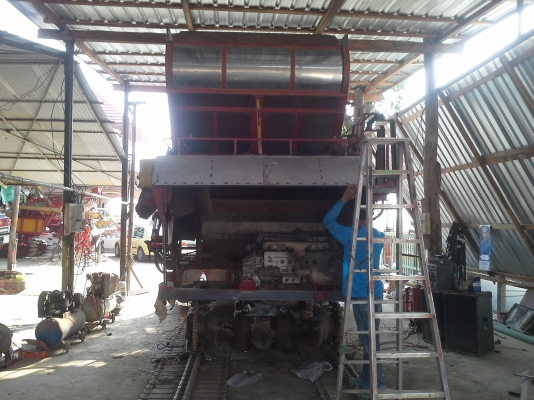 700000 ครับ นำส่งแล้วครับ ล้สร็จแล้วครับ ภาพจะออกช้าหน่อย ผมกับเจ้าของรถส่งงานกันทางไลน์ครับ งานหนัก ๆ เสร็จแล้ว กำลังเก็บสวนเก็บหล่อให้เหมือนใหม่แต่ราคาจิบ ๆ  เกษตรพัฒนา ปลดหนี้ รถขนาดเล็ก หน้าเกี่ยว 2.8 เมตร น่าจะเหมาะกับนาภาคอีสานครับ หาอยู่น่าจะมาลองด