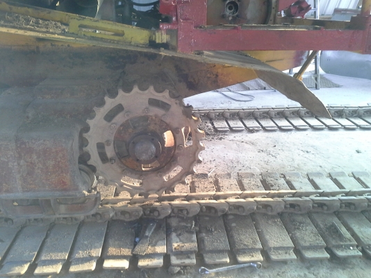 700000 ครับ นำส่งแล้วครับ ล้สร็จแล้วครับ ภาพจะออกช้าหน่อย ผมกับเจ้าของรถส่งงานกันทางไลน์ครับ งานหนัก ๆ เสร็จแล้ว กำลังเก็บสวนเก็บหล่อให้เหมือนใหม่แต่ราคาจิบ ๆ  เกษตรพัฒนา ปลดหนี้ รถขนาดเล็ก หน้าเกี่ยว 2.8 เมตร น่าจะเหมาะกับนาภาคอีสานครับ หาอยู่น่าจะมาลองด