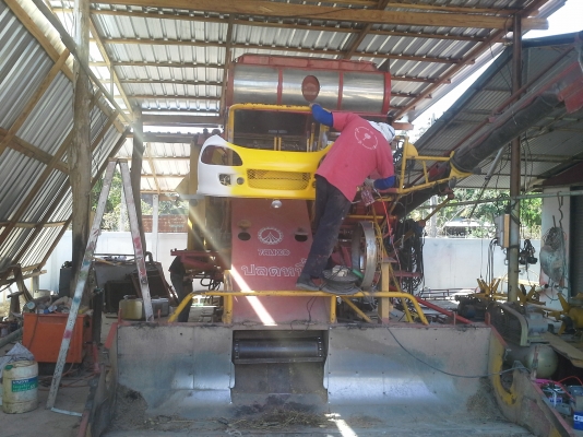 700000 ครับ นำส่งแล้วครับ ล้สร็จแล้วครับ ภาพจะออกช้าหน่อย ผมกับเจ้าของรถส่งงานกันทางไลน์ครับ งานหนัก ๆ เสร็จแล้ว กำลังเก็บสวนเก็บหล่อให้เหมือนใหม่แต่ราคาจิบ ๆ  เกษตรพัฒนา ปลดหนี้ รถขนาดเล็ก หน้าเกี่ยว 2.8 เมตร น่าจะเหมาะกับนาภาคอีสานครับ หาอยู่น่าจะมาลองด