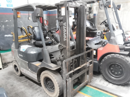 ขาย! รถโฟคลิฟท์(LPG)นำเข้า มือสอง TOYOTA / 02-7FG20 / 14963 / ปี2004 / 8920ชม / ขนาด2ตัน