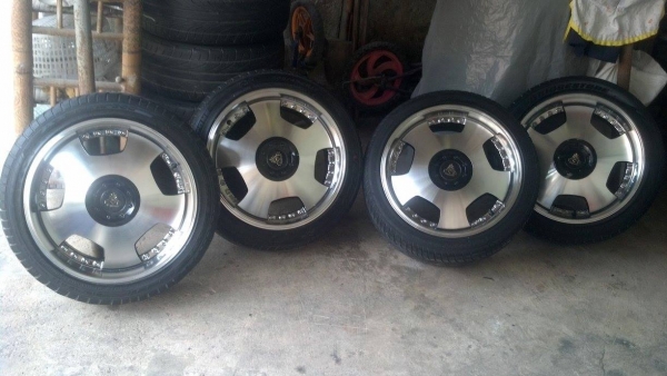 แม็ก 17 กว้าง 7.5 แนววีไอพี สภาพสวยๆ แถมยาง 8900 บาท แม็ก 17 กว้าง 7.5 แนววีไอพี สภาพสวยๆ แถมยาง 8900 บาท