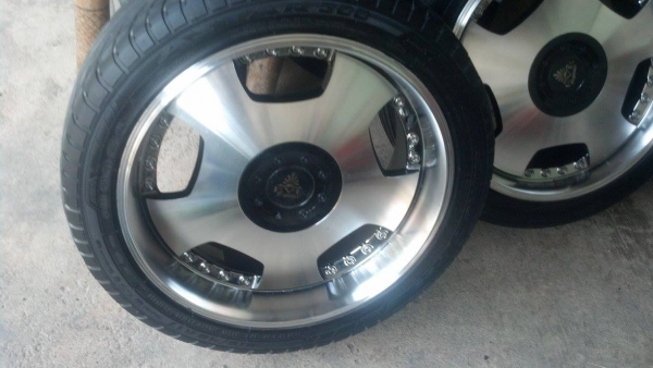 แม็ก 17 กว้าง 7.5 แนววีไอพี สภาพสวยๆ แถมยาง 8900 บาท แม็ก 17 กว้าง 7.5 แนววีไอพี สภาพสวยๆ แถมยาง 8900 บาท