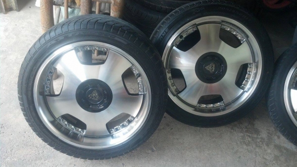 แม็ก 17 กว้าง 7.5 แนววีไอพี สภาพสวยๆ แถมยาง 8900 บาท