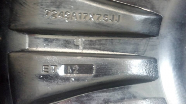 แม็ก 17 กว้าง 7.5 แนววีไอพี สภาพสวยๆ แถมยาง 8900 บาท แม็ก 17 กว้าง 7.5 แนววีไอพี สภาพสวยๆ แถมยาง 8900 บาท