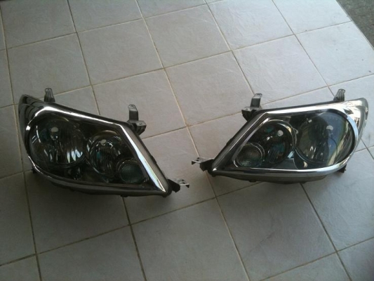 ขาย ไฟหน้า  Fortuner 2006