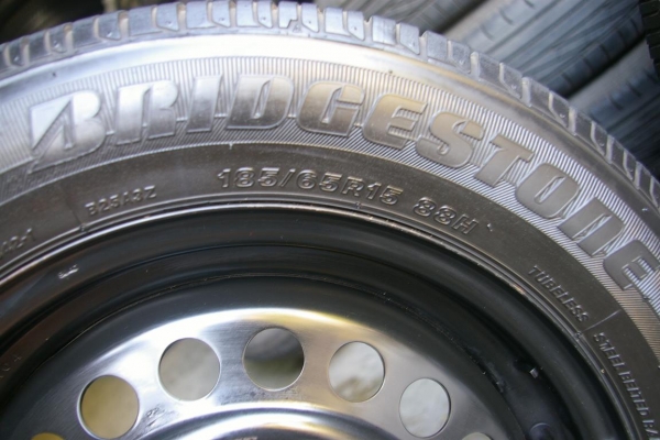 ล้อกะทะ jazz/city ขอบ 15 ยาง bridgstone 185/65/15