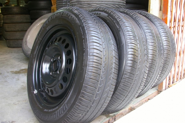 ล้อกะทะ jazz/city ขอบ 15 ยาง bridgstone 185/65/15