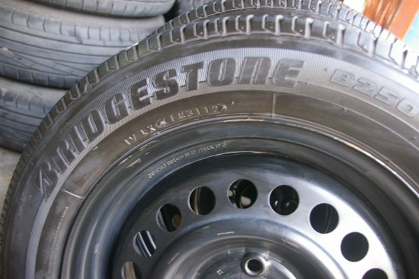 ล้อกะทะ jazz/city ขอบ 15 ยาง bridgstone 185/65/15