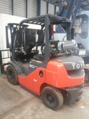 ขาย! รถโฟคลิฟท์(LPG)นำเข้า มือสอง TOYOTA / 02-8FG20 / 8FG25-31966 / ปี2012 / 171ชม / ขนาด2ตัน