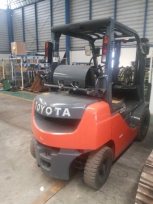 ขาย! รถโฟคลิฟท์(LPG)นำเข้า มือสอง TOYOTA / 02-8FG20 / 8FG25-31966 / ปี2012 / 171ชม / ขนาด2ตัน