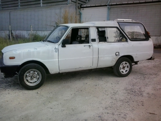 ขายมาสด้าแฟมิเลีย แวน 5เกียร์ครับ 0891347860 วัชครับ