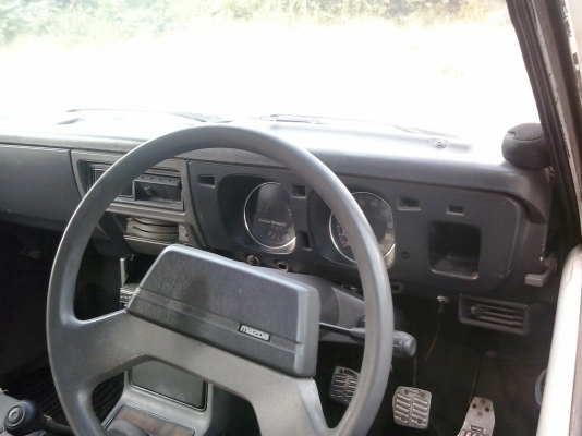 ขายมาสด้าแฟมิเลีย แวน 5เกียร์ครับ 0891347860 วัชครับ