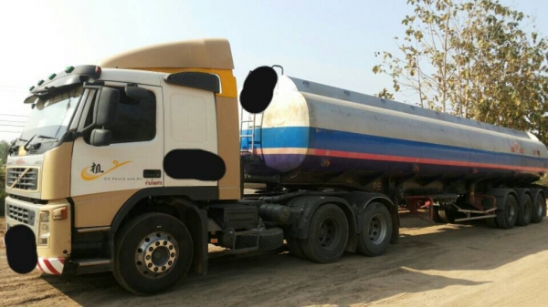 ขายหัวลากพร้อมหางบรรทุกน้ำมัน Nissan UD เครื่อง 320 แรง ปี 46 หาง 3 เพลา