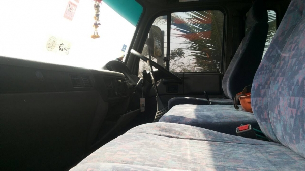 ขายหัวลากพร้อมหางบรรทุกน้ำมัน Nissan UD เครื่อง 320 แรง ปี 46 หาง 3 เพลา