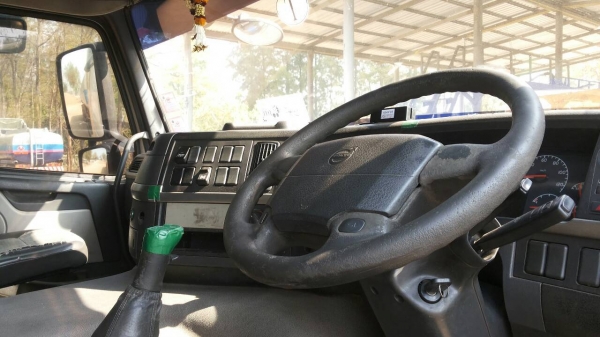 ขายหัวลากพร้อมหางบรรทุกน้ำมัน Volvo เครื่อง 320 แรง หาง 3 เพลา ขนาดบรรจุ 8000 ลิตร 5ช่อง โหลดบน