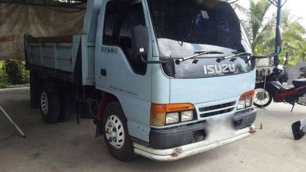 รถอีซูซุ 6 ล้อดั้ม 88 แรงม้า. ปี 38 สนใจติดต่อ 081 - 6079515 รถอีซูซุ 6 ล้อดั้ม 88 แรงม้า. ปี 38 สนใจติดต่อ 081 - 6079515