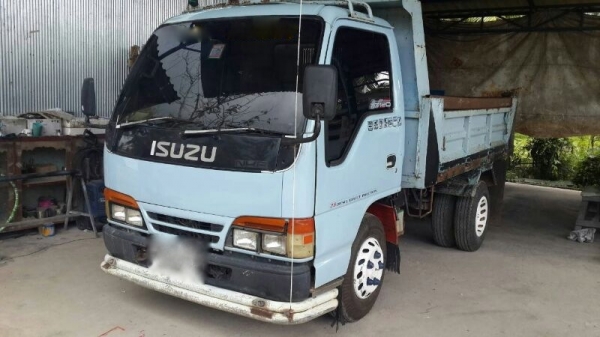 รถอีซูซุ 6 ล้อดั้ม 88 แรงม้า. ปี 38  สนใจติดต่อ 081 - 6079515